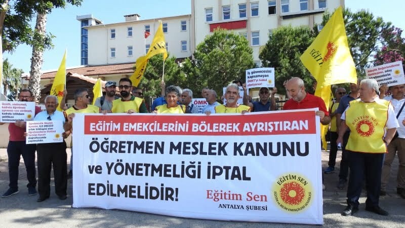 EĞİTİM EMEKÇİLERİNİ BÖLEREK AYRIŞTIRAN  ÖĞRETMEN MESLEK KANUNU VE YÖNETMELİĞİ İPTAL EDİLMELİR!