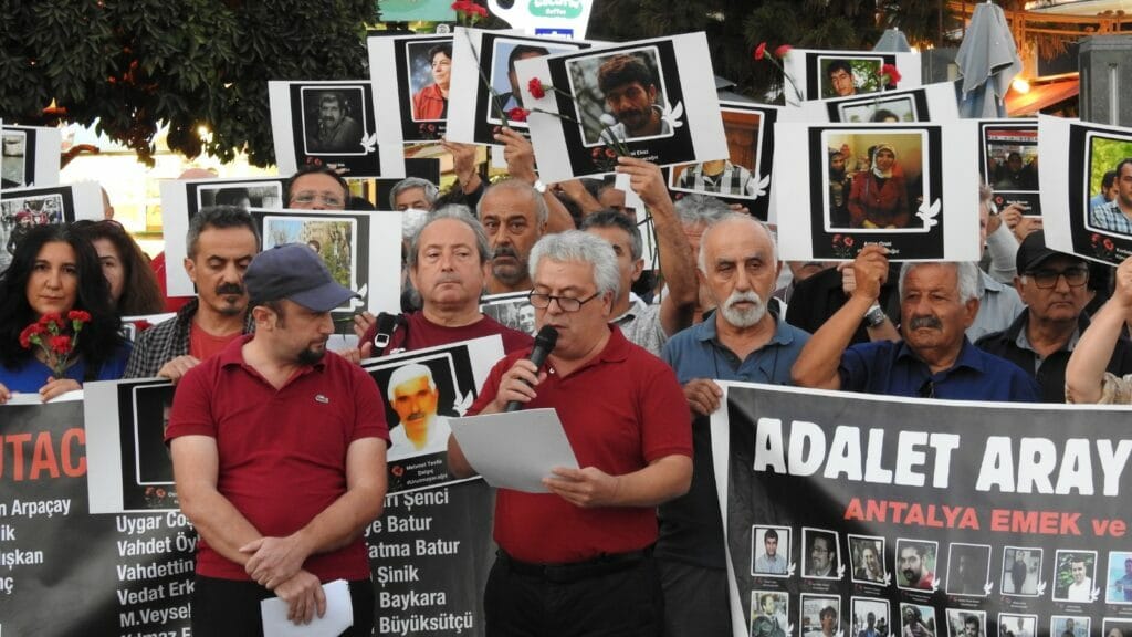 10 EKİM KATLİAMINA KARŞI ADALET ARAYIŞIMIZ; EMEK, BARIŞ VE DEMOKRASİ MÜCADELEMİZ 7. YILINDA DEVAM EDİYOR!