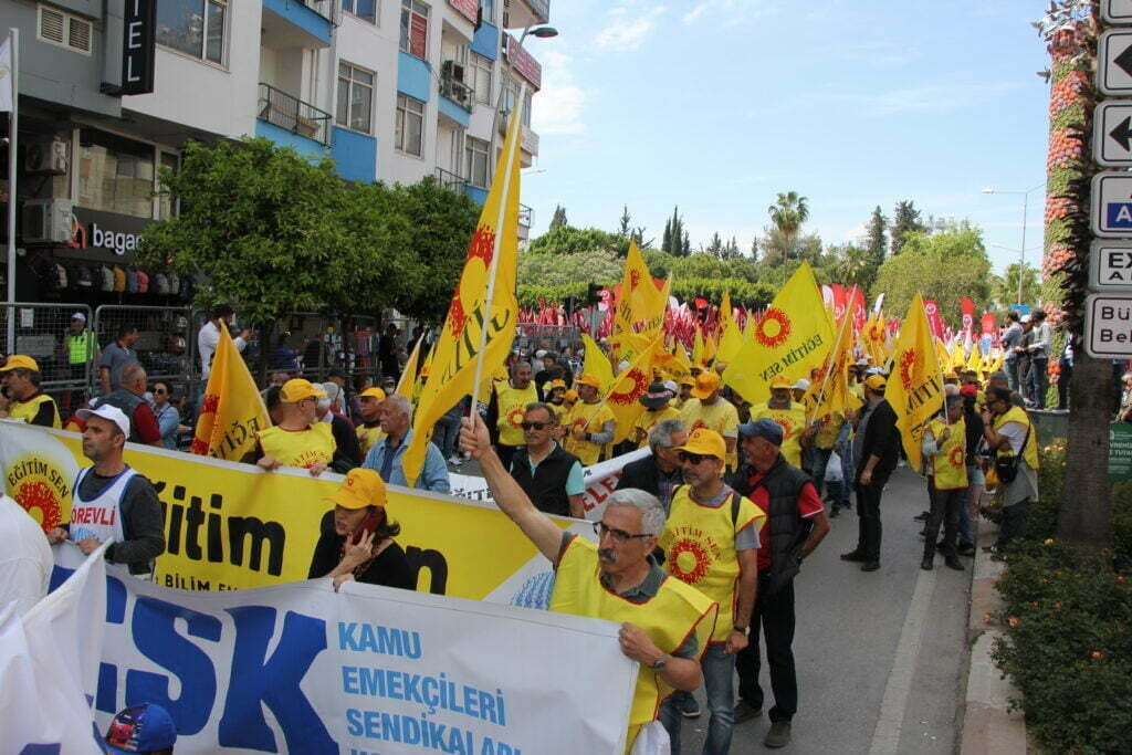 YAŞASIN 1 MAYIS!