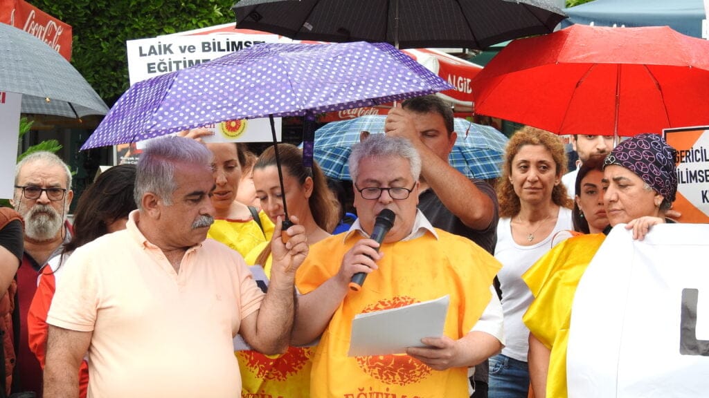 LAİKLİĞİ VE LAİK EĞİTİMİ HEDEF ALAN  POLİTİKA VE UYGULAMALARA DERHAL SON VERİLMELİDİR!